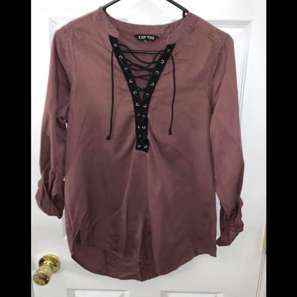 Express woman's long sleeve top